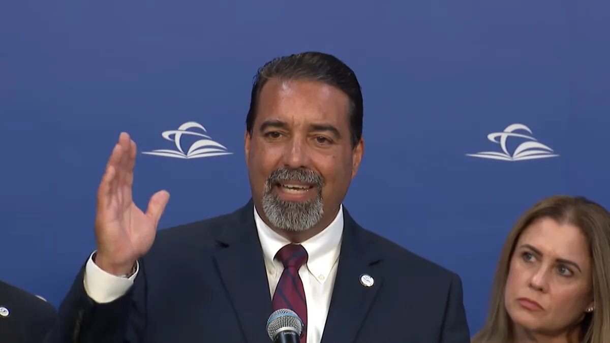 El superintendente Rafael Villalobos suspendió en Miami-Dade el cierre y los cambios propuestos para más de 20 escuelas en su primer día de trabajo