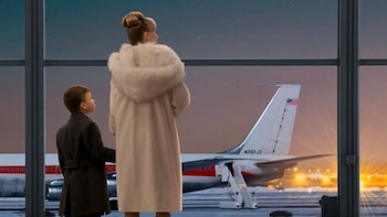 El debut de John Travolta como director se estrenará en Apple TV tras su paso por el Festival de Cannes: un homenaje nostálgico a la aviación