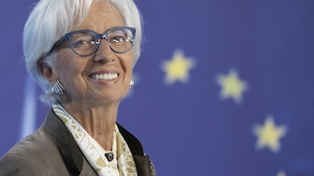 Eurostat revisa una décima a