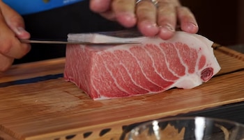 La calidad de la ventresca de atún es clave en la receta. (Dani García/YouTube)