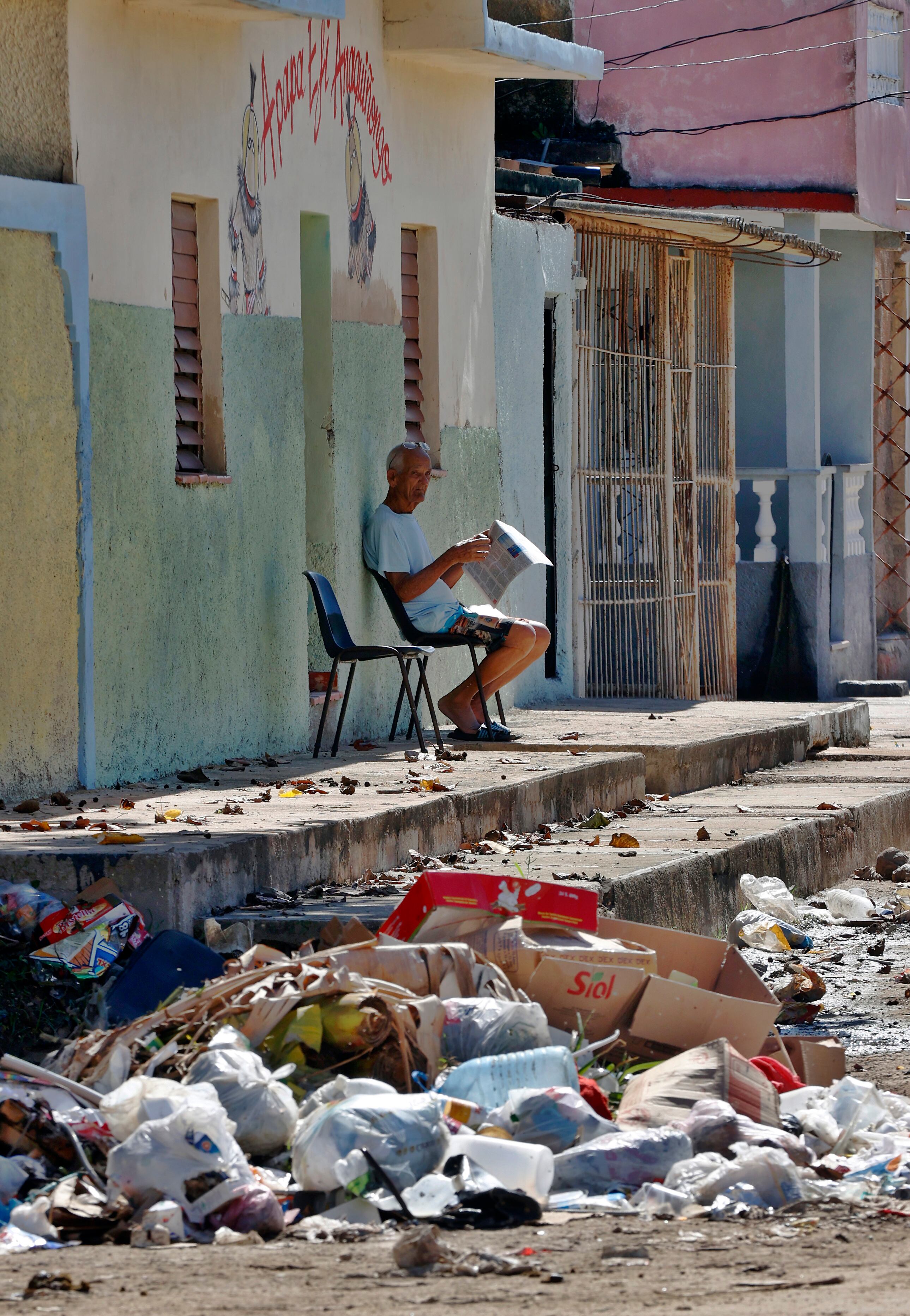Es difícil, por no decir prácticamente imposible, encontrar a un vecino de Perico (60.000 habitantes, 170 kilómetros al sureste de La Habana) que no conozca a alguien que haya padecido chikunguña recientemente (EFE/Ernesto Mastrascusa)
