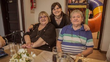 Romina junto a sus padres,