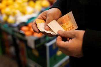 La inflación caería hasta 120% interanual en diciembre y lo haría hasta cerca de 50% en marzo. REUTERS