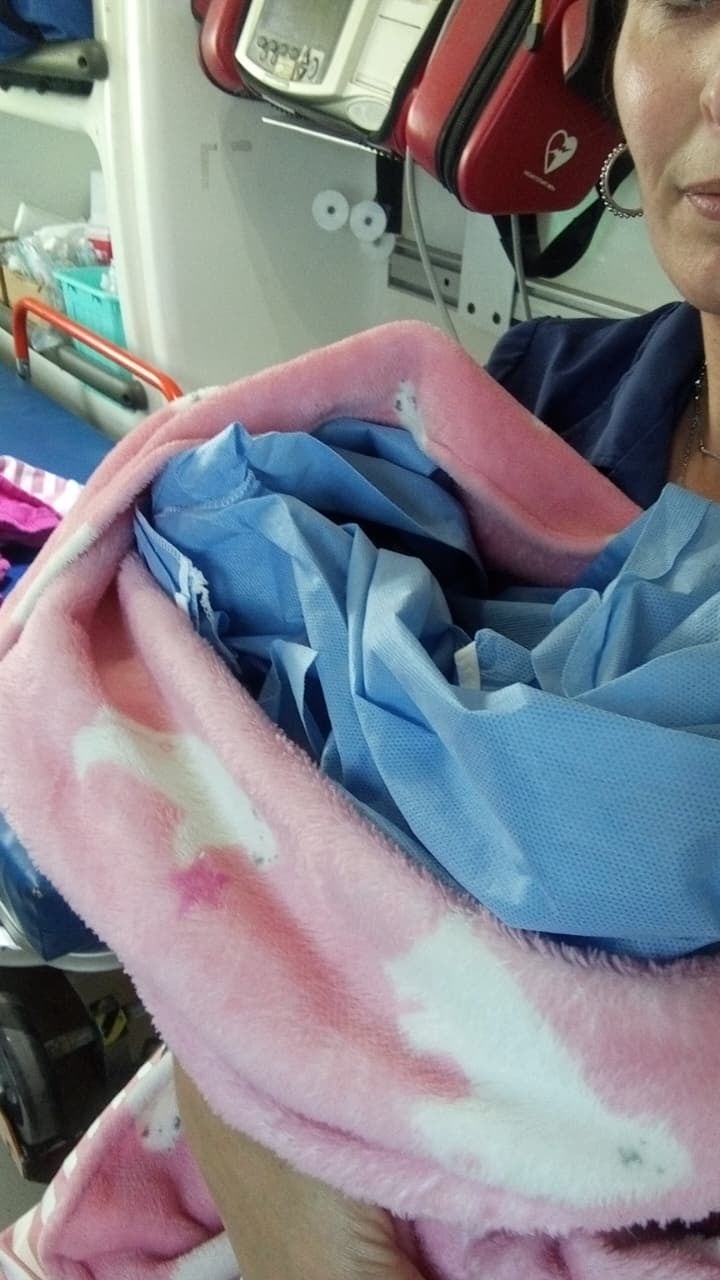 El personal médico del SAME estabilizó a la recién nacida, cortó el cordón umbilical y priorizó la atención a la madre que llegó a desvanecerse