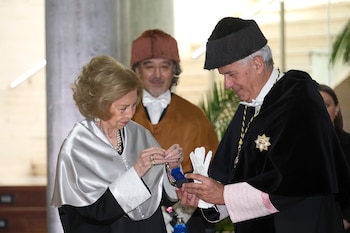 La reina Sofía, investida Doctora