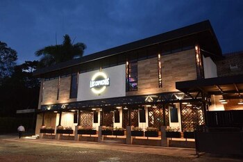 15 delincuentes ingresaron al establecimiento