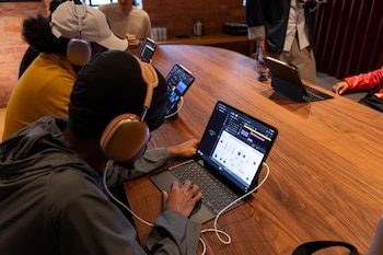 Apple - The King's Trust - música - Tim Cook - rey Carlos III - tecnología - 7 de octubre