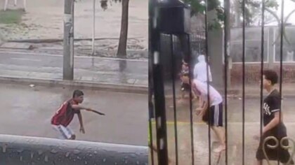 Jóvenes en Barranquilla se enfrentaron a puñal bajo la lluvia: la batalla quedó registrada en video