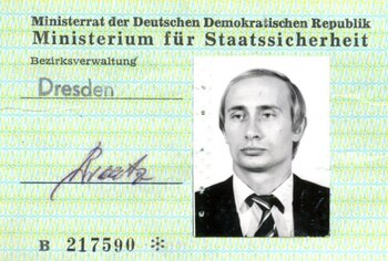 Putin trabajó desde 1985 como