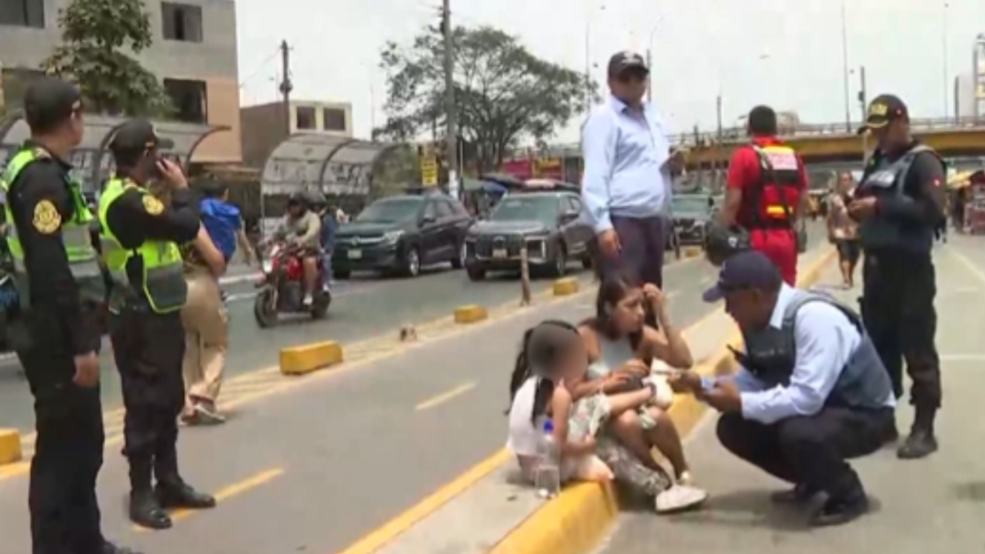 Atropellan a niña de 7 años en los exteriores de la Universidad Nacional Mayor de San Marcos. (Captura: América Tv)