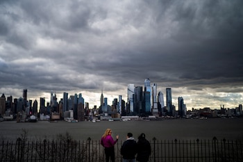 El Centro de Predicción Meteorológica ubicó a gran parte de la región metropolitana de Nueva York bajo un nivel leve de riesgo de lluvias excesivas. (REUTERS/Eduardo Munoz)