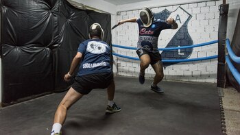 Federico enseña de forma gratuita,