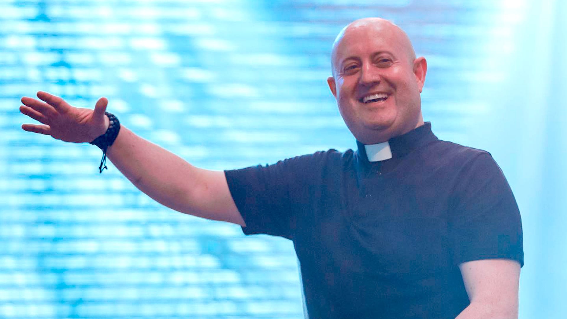 “Cura DJ”: el sacerdote portugués Guilherme Peixoto (@padre.guilherme)