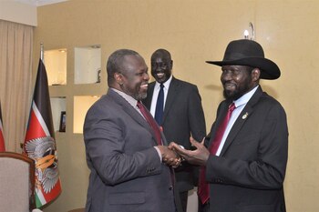 Riek Machar, primer vicepresidente (izquierda),