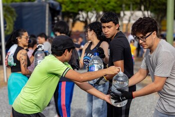 Ayuda de insumos de El Salvador a Colombia tras terremoto