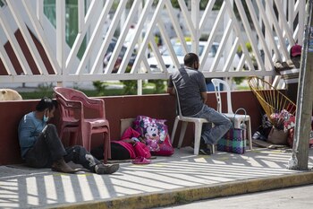 Familiares esperan noticias a las