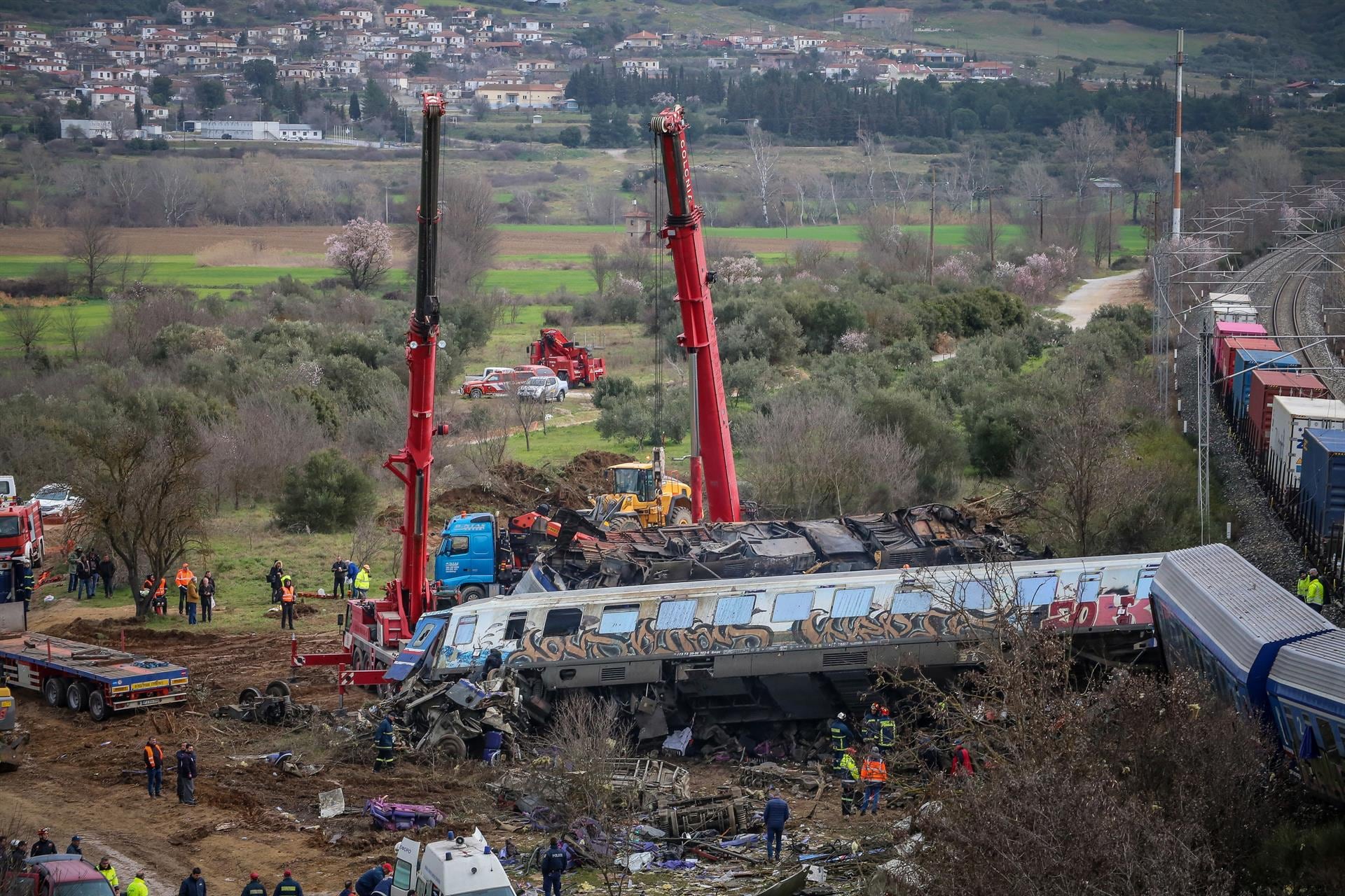 Los peores accidentes de tren de Europa en los últimos 20 años: del descarrilamiento en Galicia al choque entre un autobús y un tren en Ucrania