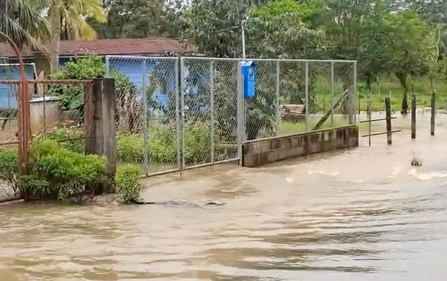Un total de 220 personas permanecen en cinco albergues tras las inundaciones registradas en comunidades de Sarapiquí. Crédito: Cruz Roja