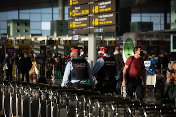 Dos agentes de los Mossos