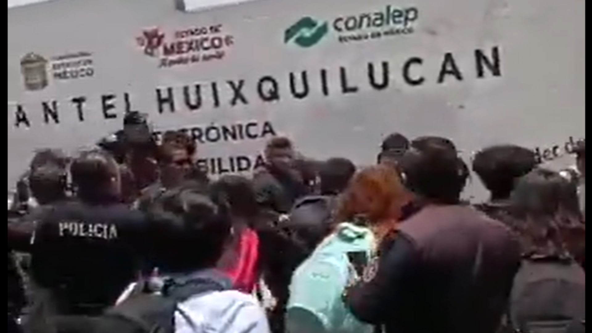 Motín en Conalep de Huixquilucan, Edomex, deja tres policías lesionados: estudiantes aseguran que hay venta de droga (Especial)