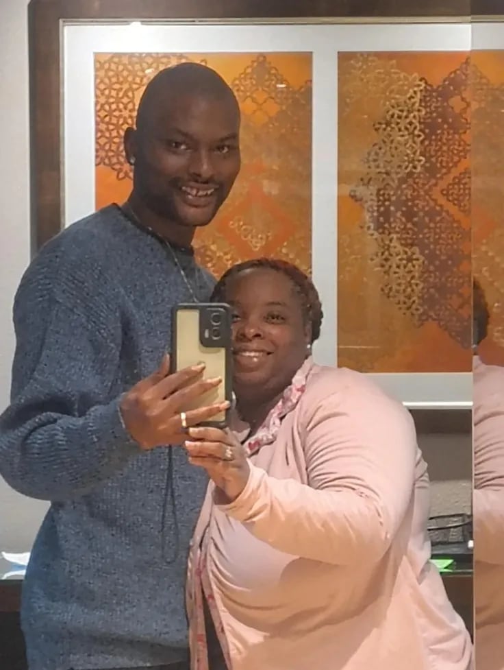 Los antecedentes de Elkins incluyen una detención en marzo de 2019, tres años después de terminar su servicio militar, por uso ilegal de armas y portar un arma de fuego en una propiedad escolar (Instagram)