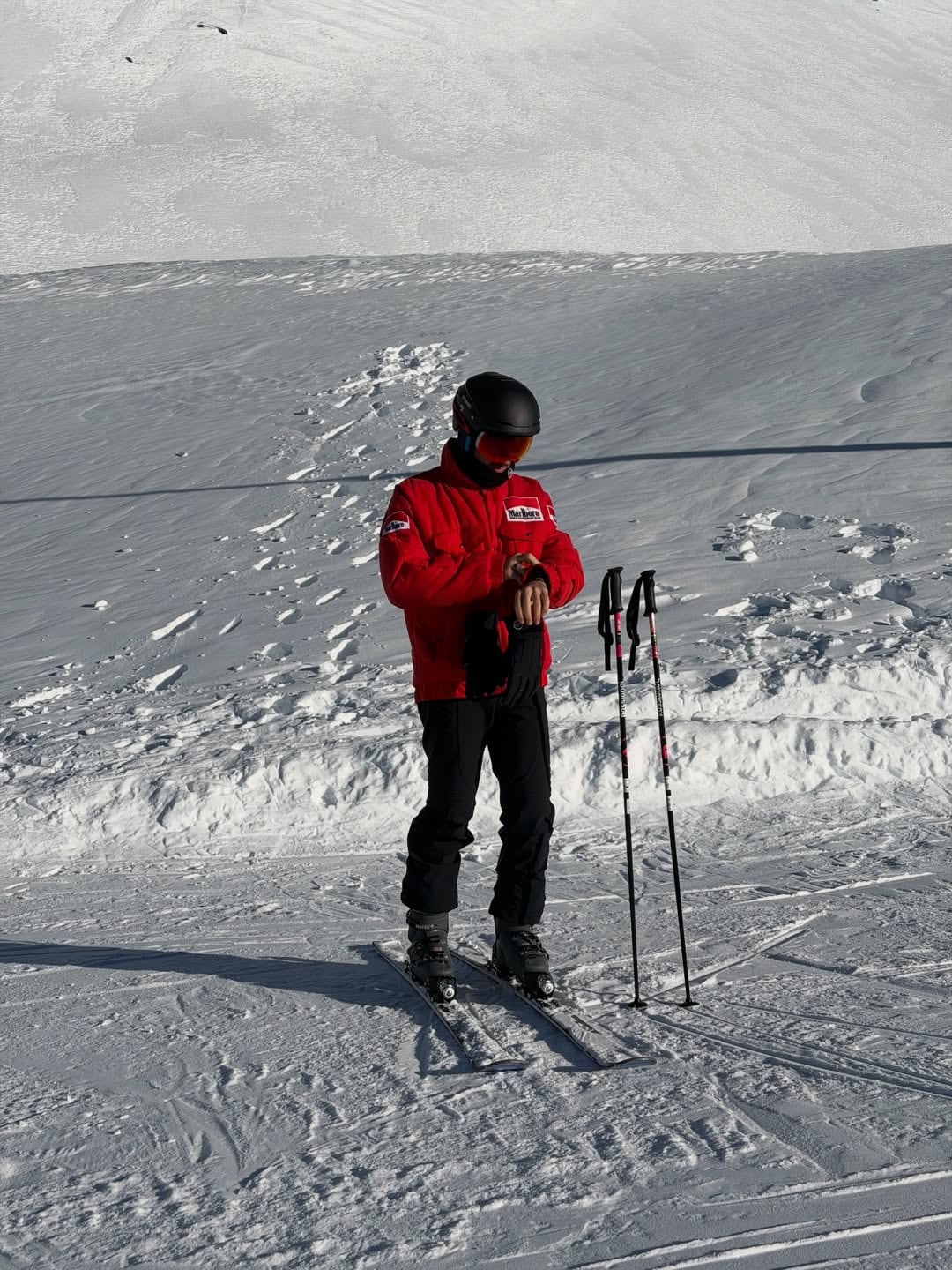 Muchos usuarios objetaron la utilización de la campera por tratarse del día que nació Schumacher, afectado hace más de una década por un accidente de esquí
