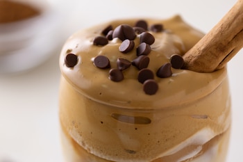 Receta de crema de café con yogur (Magnific)