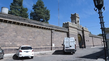 Toma de rehén nocturna en una cárcel de Mendoza: liberaron al penitenciario secuestrado y dos familiares de él murieron en un choque