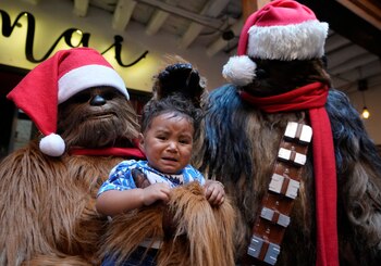 Un voluntario disfrazado del personaje