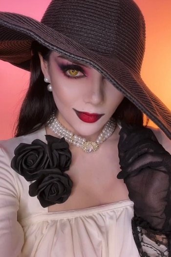 Dorys Jocelyn caracterizada de Resident