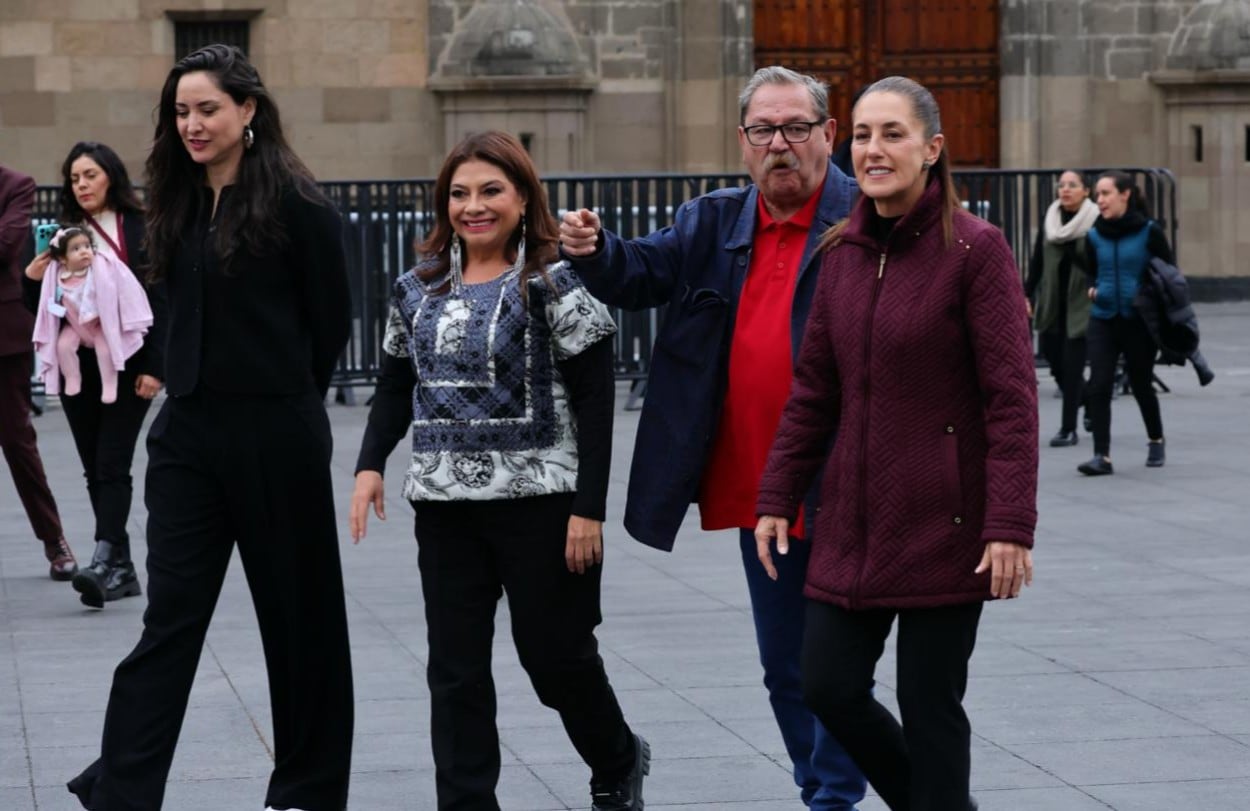 El evento en el Zócalo reunió a autoridades federales y capitalinas del ámbito cultural y de gobierno. Crédito: Clara Brugada