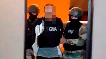 Uno de los sospechosos arrestados