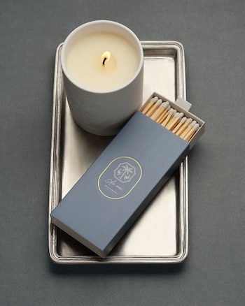 Pack de vela y cerillas de la tienda de Meghan Markle. (Instagram @aseverofficial)