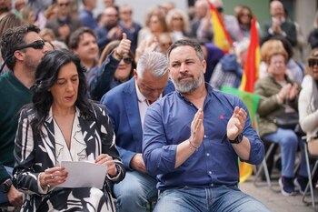 Amaia Martínez y Santiago Abascal.