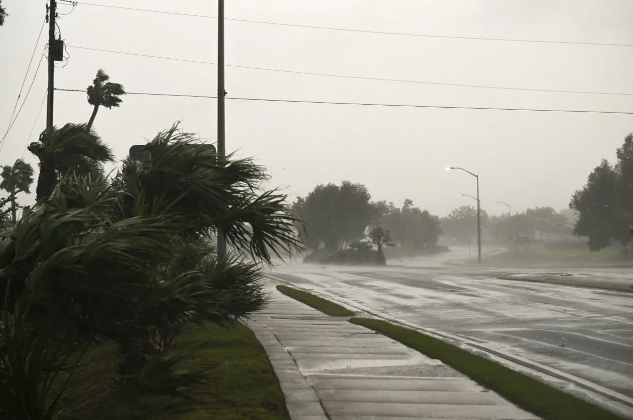 Fuertes vientos y subidas del agua en Florida ante la llegada del Huracán Isaias (Captura de video)