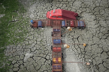 El análisis global estima que el 36% de las cuencas presentó flujos por debajo o muy por debajo del promedio, mientras el 21% se ubicó por encima (AP Foto/Darko Vojinovic)