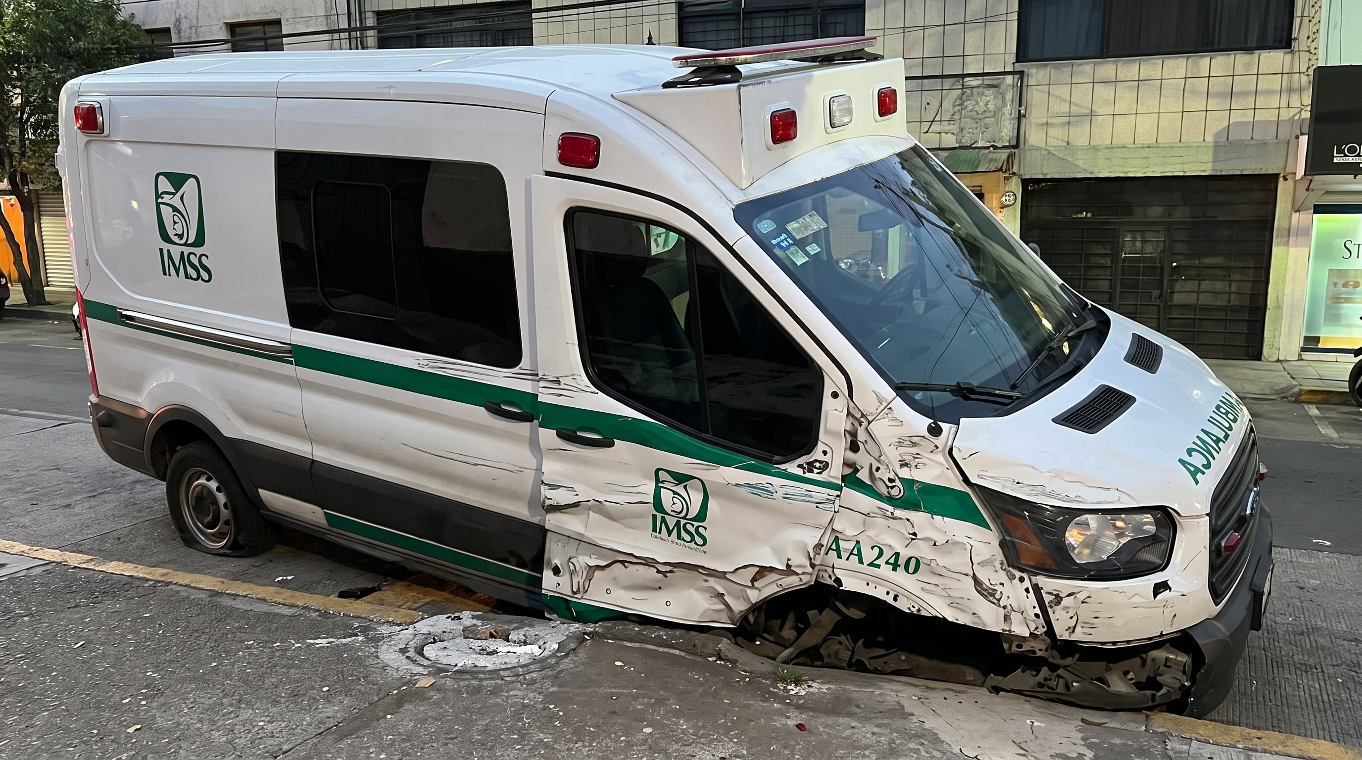 Una ambulancia del Instituto Mexicano del Seguro Social se estrelló en Azcapotzalco (Imagen Ilustrativa Infobae)