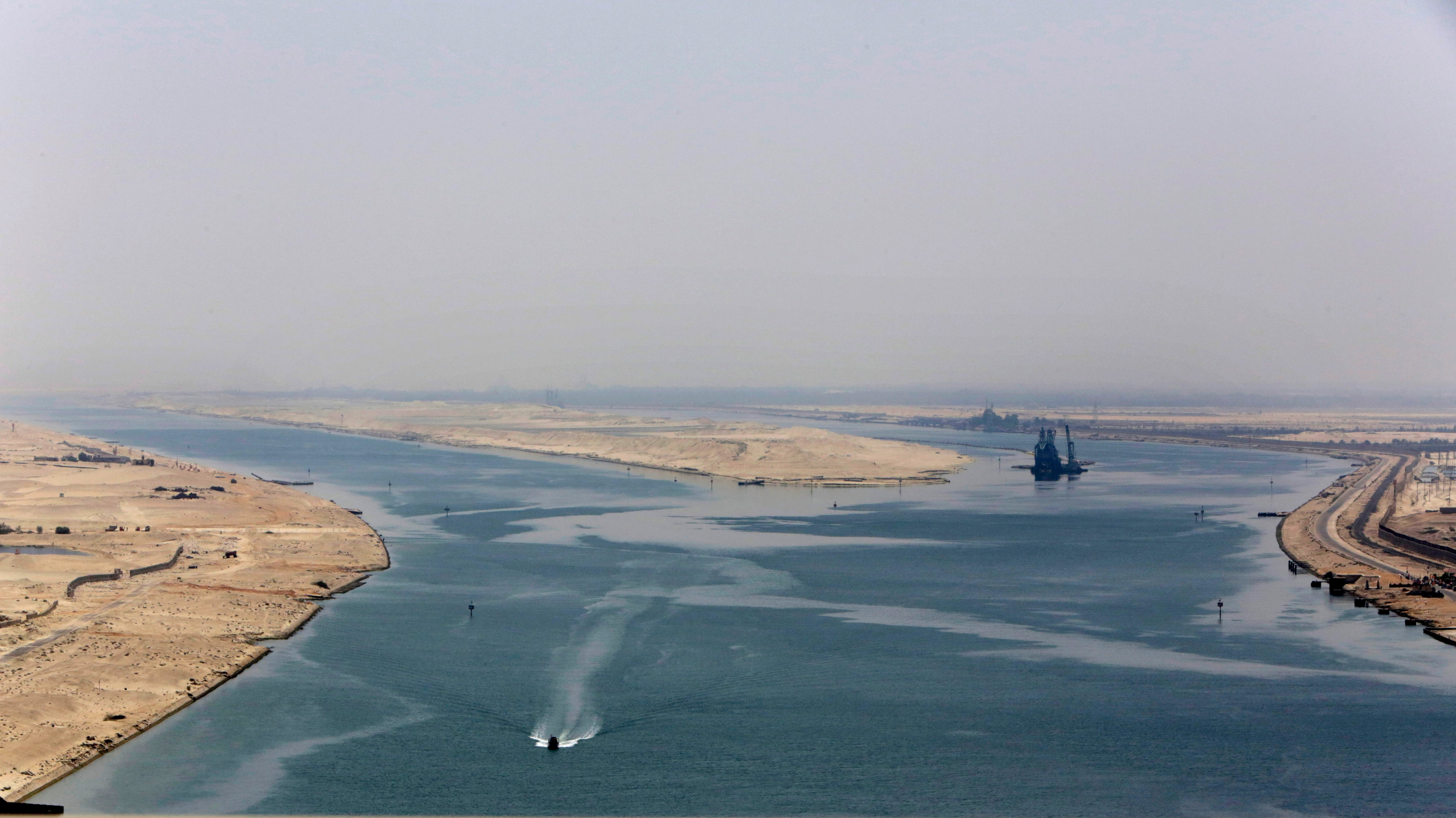 La caída de los ingresos del Canal de Suez agravó la situación de Egipto después de que los ataques hutíes redujeron cerca del 60% del tránsito por el Mar Rojo (AP Foto/Amr Nabil, archivo)