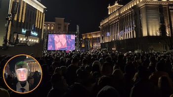 Un robot humanoide se hace