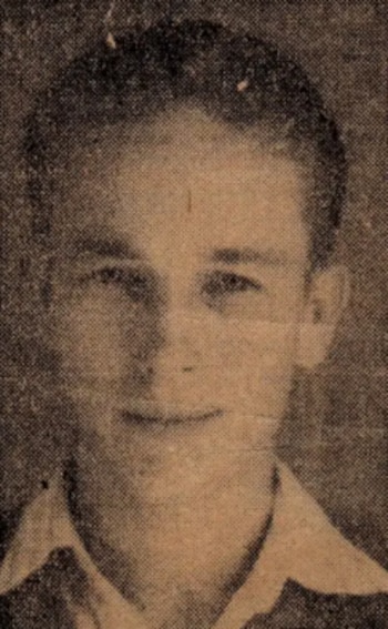 Retrato de un joven, Royle B Luker, con cabello oscuro y camisa clara. La imagen tiene el tramado y la apariencia de una fotografía de periódico antiguo