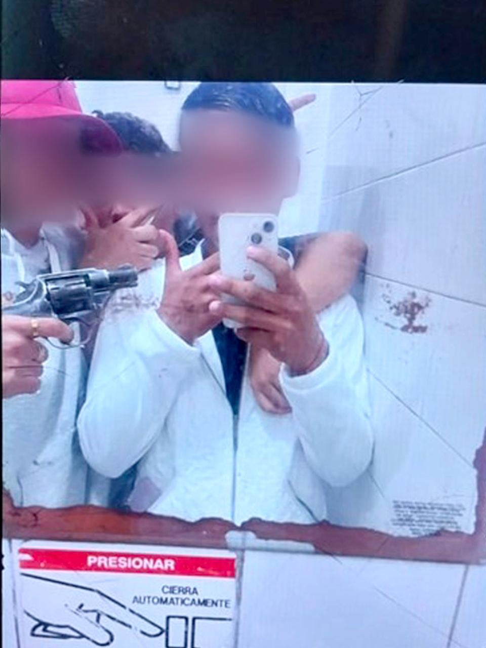 Esta foto fue subida a un grupo de WhatsApp de estudiantes