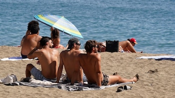 Casi toda España estará en aviso por calor, con once CCAA en nivel naranja, y tormentas en el este peninsular