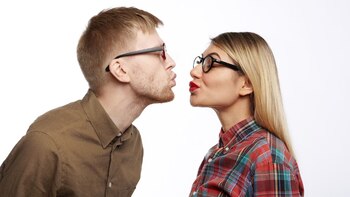 Día Internacional del Beso (Freepik)