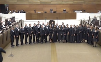 La nueva composición del Parlamento refleja el predominio del bloque oficialista, lo que anticipa un marco institucional orientado por las decisiones del partido de gobierno en las políticas más relevantes. Cortesía: Asamblea Legislativa