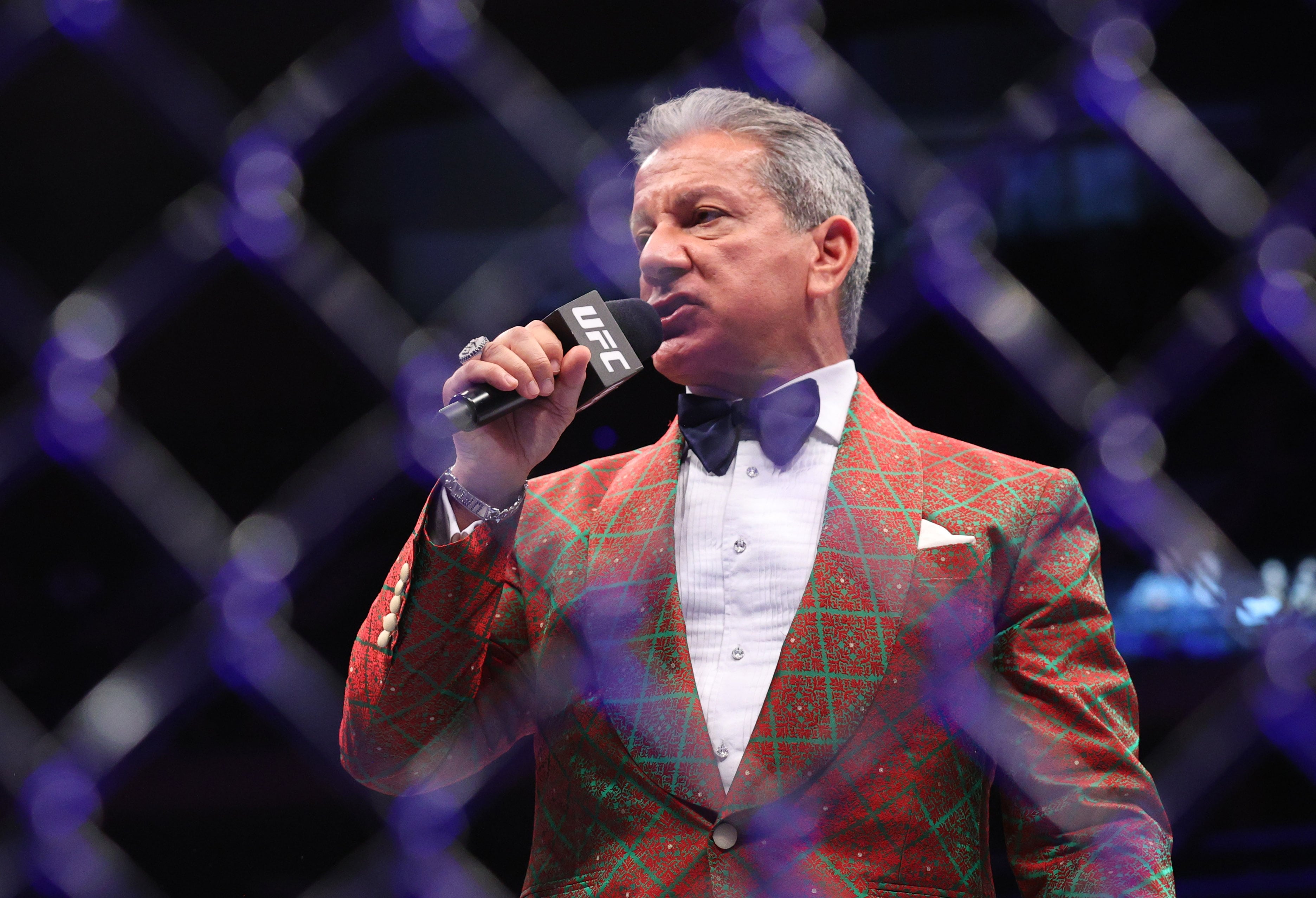 El compromiso de Bruce Buffer para anunciar hasta UFC 400 destaca la importancia de su legado e impacto en las artes marciales mixtas
(Mandatory Credit: Ed Mulholland-USA TODAY Sports)