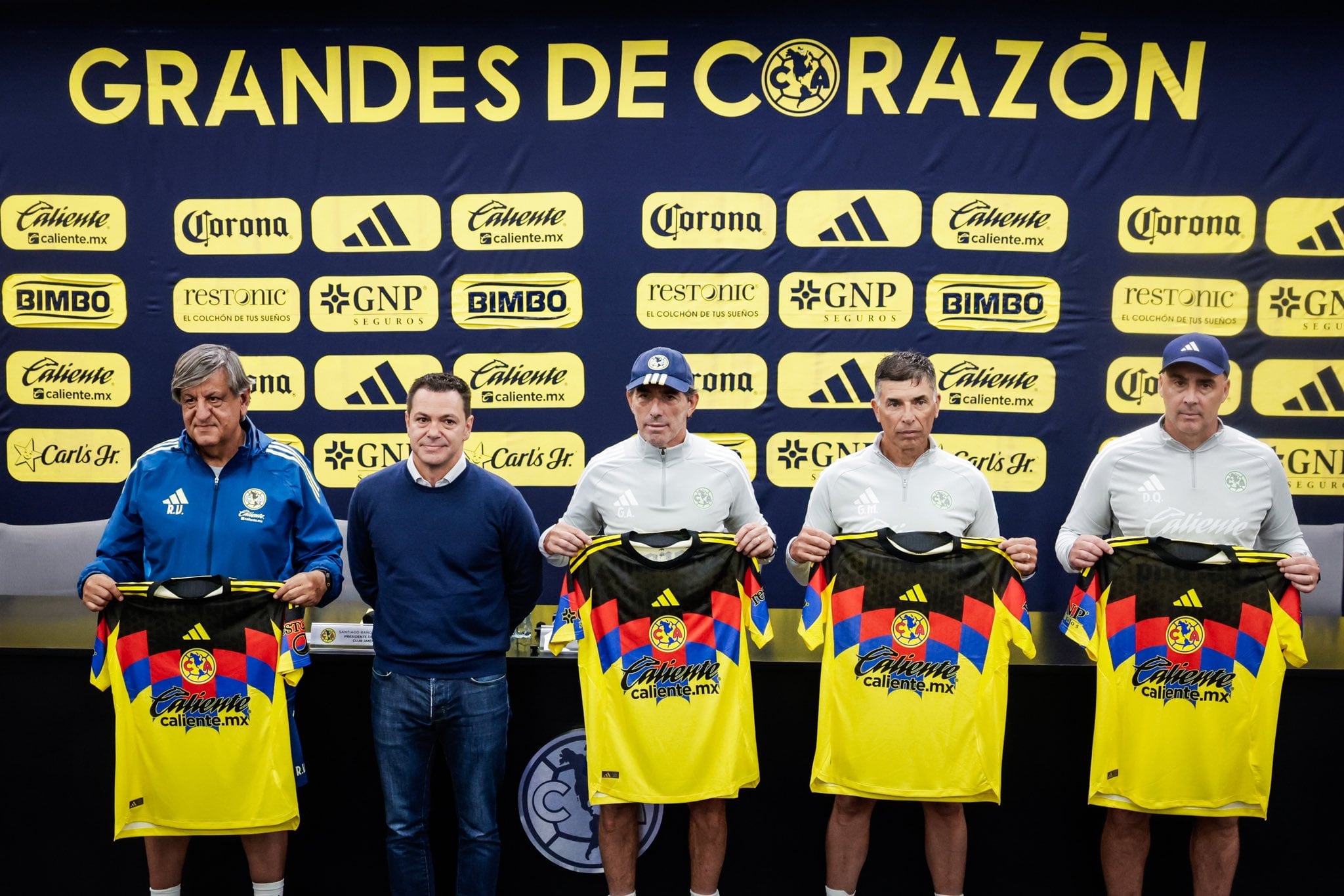 Azcárraga explicó que la llegada de Guillermo Almada respondió a la necesidad de abrir una nueva etapa después del ciclo encabezado por André Jardine. (Club América)