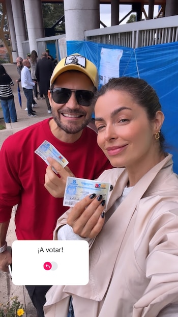 La pareja invitó a sus seguidores a votar - crédito Cristina Hurtado / Instagram