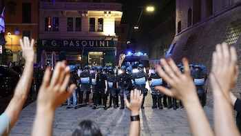 Meloni pide llegar "hasta el fondo" en la muerte de un marroquí pero denuncia las protestas violentas en Bolonia