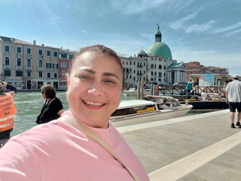 Yulixa Consuelo Tolosa, de 52 años, es buscada por sus familiares y autoridades tras desaparecer luego de un procedimiento estético en Bogotá - crédito Perfil de Yulixa Tolsa en Facebook