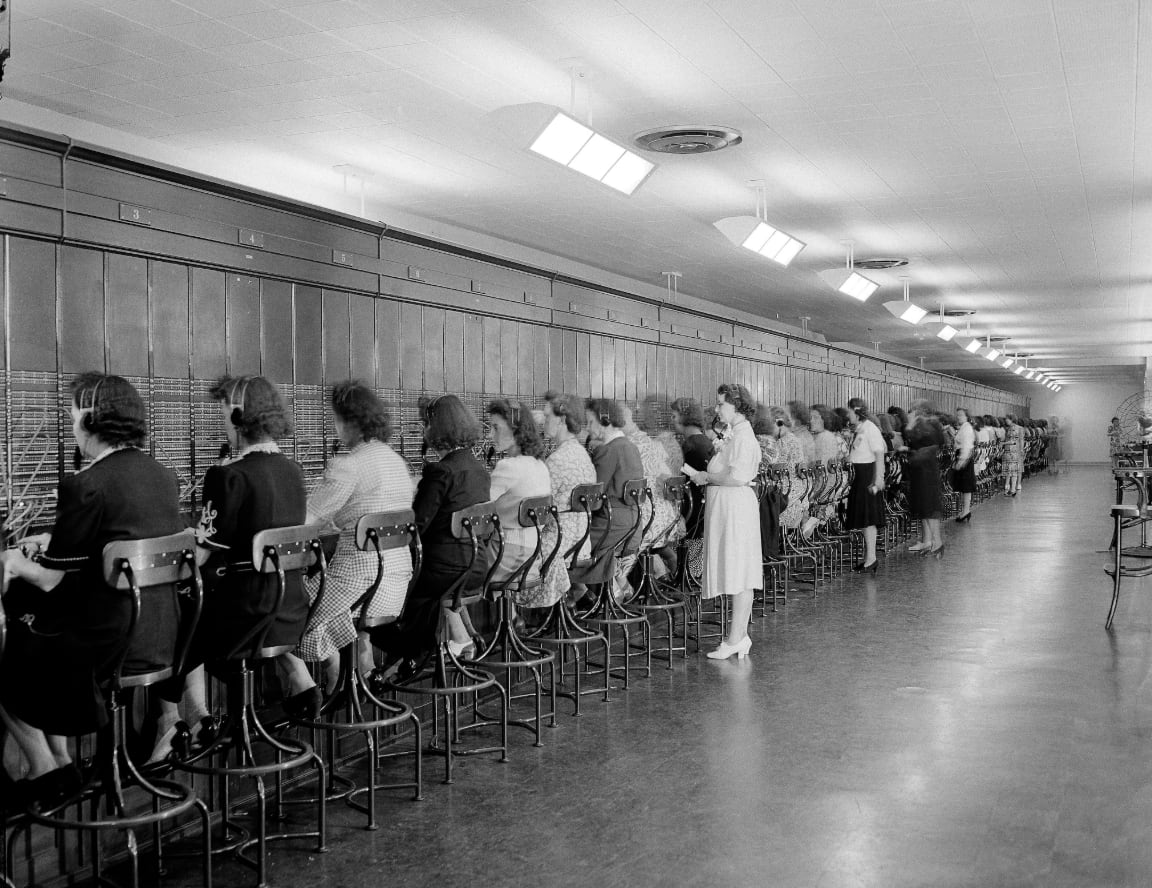 La historia de otras revoluciones tecnológicas revela dificultades para predecir el futuro laboral ante la llegada de la inteligencia artificial (AP)